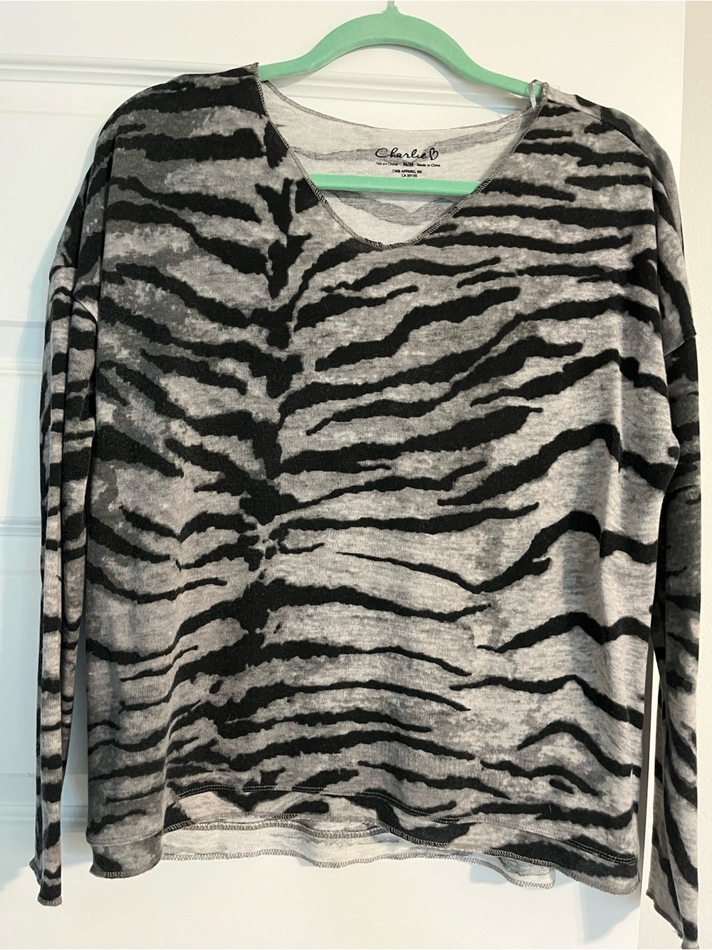 Black & Gray Zebra Print V-Neck Women’s Sweater